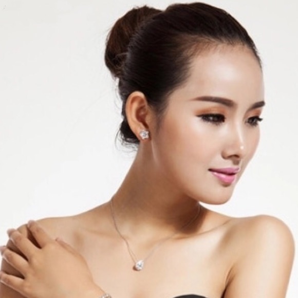 NEW!๐๐LOVELY DAINTY CZ FLOWERS ๐๐HIGH QUALITY! - Picture 3 of 16